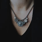 Collana Spiga con Medaglie e Moneta Francese – Acciaio Inossidabile