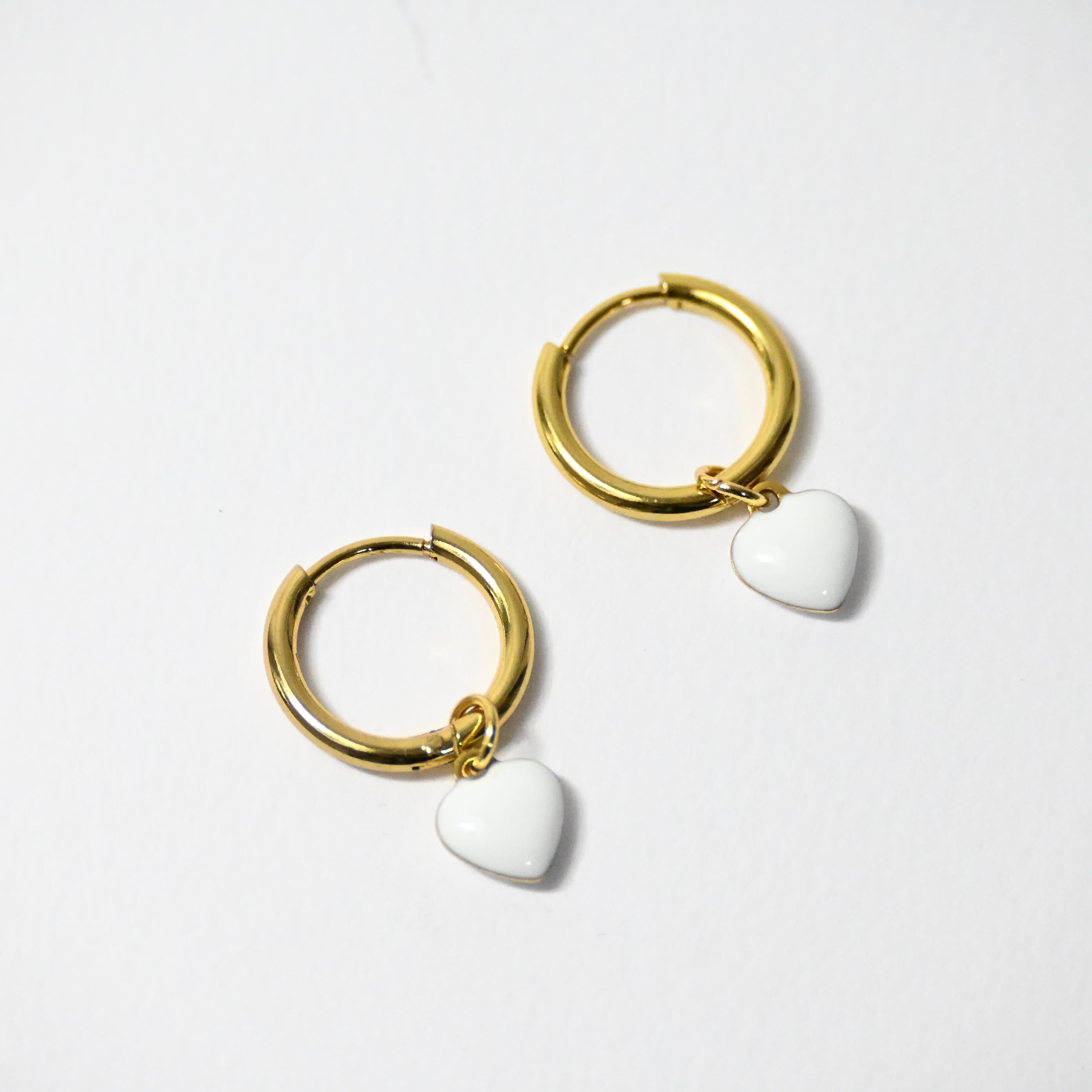 orecchini a cerchio con charm cuore bianco - acciaio inossidabile