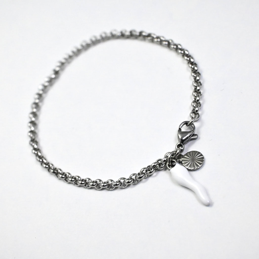 Bracciale Catena Rolò con Charm Corno Bianco – Acciaio Inossidabile