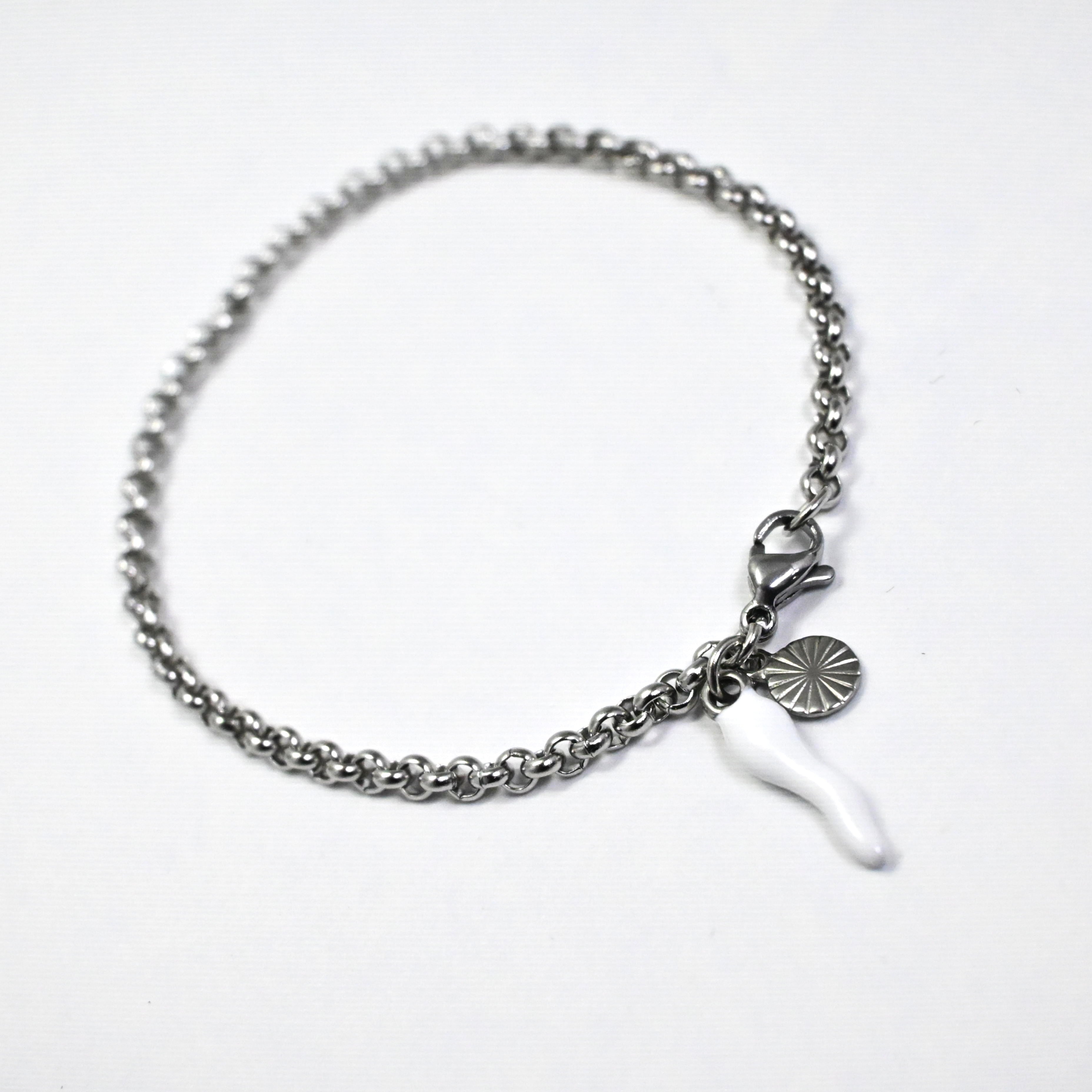 Bracciale Catena Rolò con Charm Corno Bianco – Acciaio Inossidabile